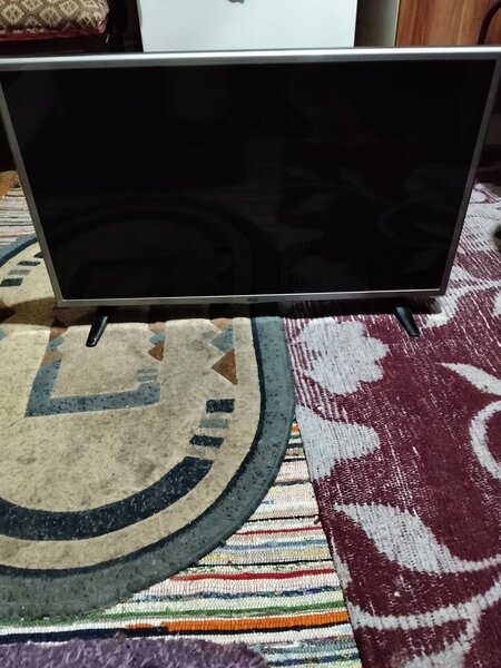 Vand televizor de 60 cm